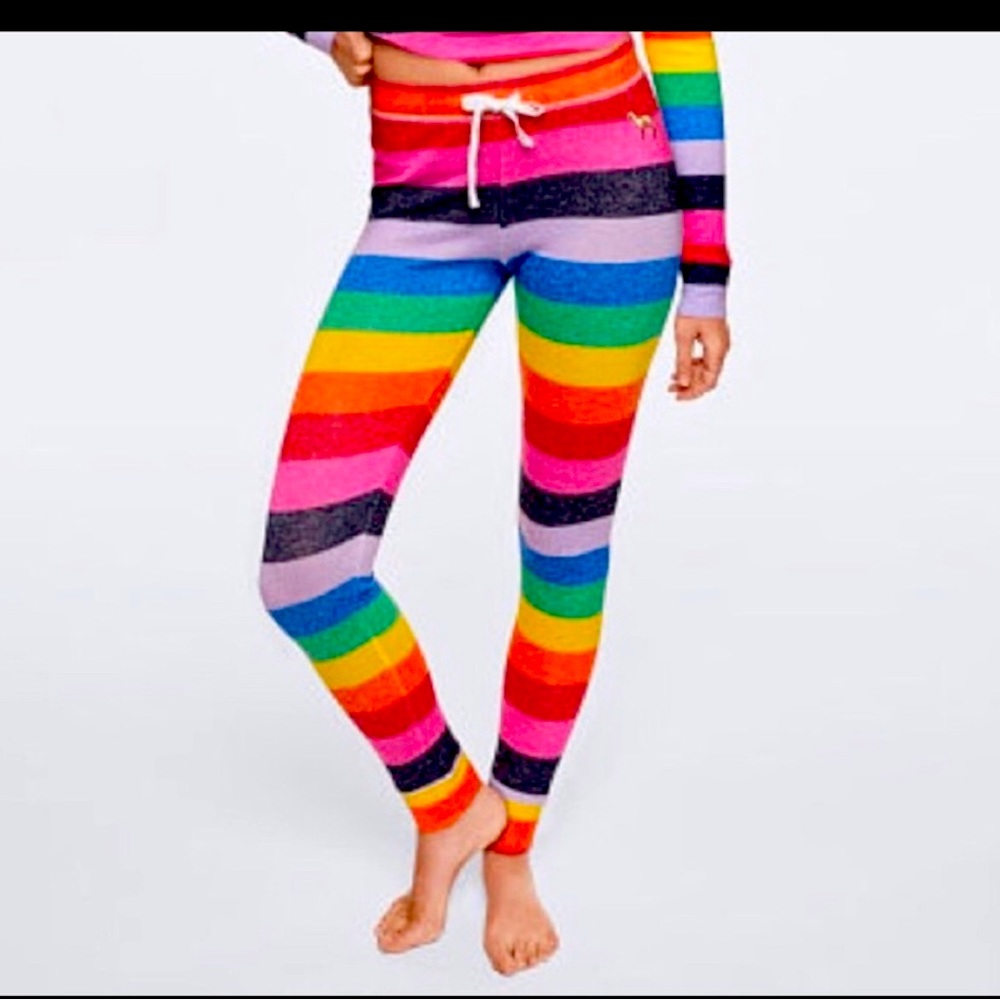 ISO.. LOOKING FOR THIS PAJAMA SET IN S/M!!!!!!